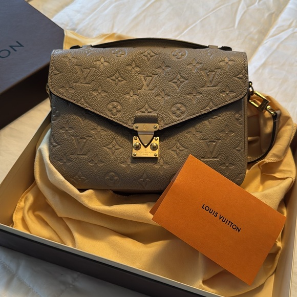 Louis Vuitton Pochette Metis Monogram Empreinte Leather Neutral - Picture 5 of 7